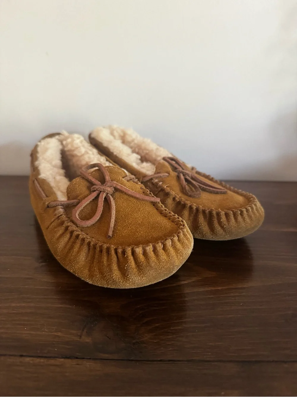 UGG Little Kids size 1 Chestnut Moccasin Slippers with Cream Shearling